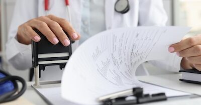 Jak długo przechowywać dokumentację medyczną w archiwum?