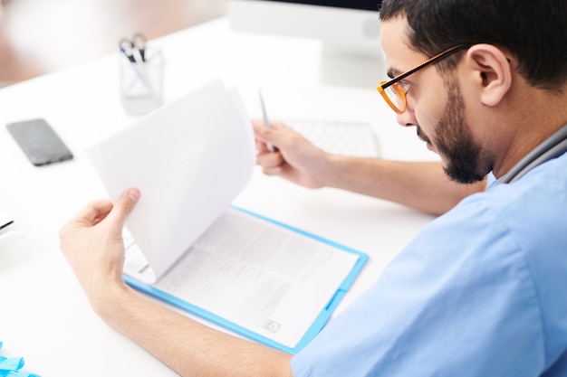 Jak odzyskać dokumentację medyczną po zmianie lekarza?