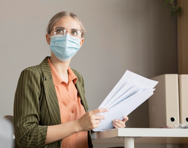 Jakie dokumenty są potrzebne do wyjazdu do sanatorium z ZUS?