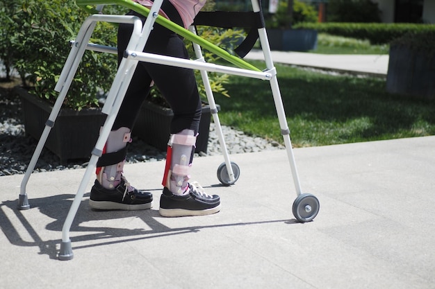 Balkonik kroczący jak działa w codziennym użytkowaniu?