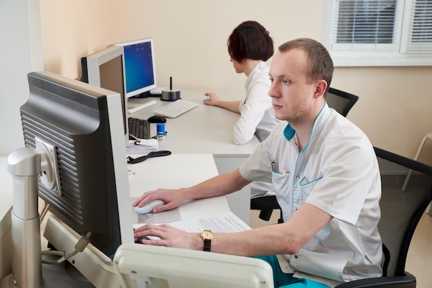 Czy lekarz medycyny pracy ma dostęp do IKP?