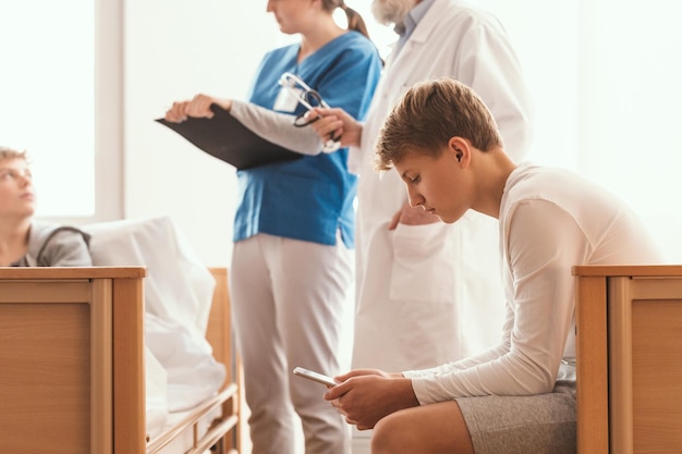 Jaka jest różnica między sanatorium a szpitalem uzdrowiskowym?