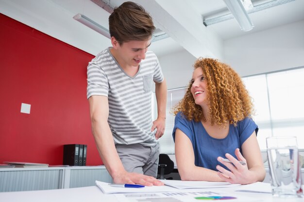 Co należy dostosować do człowieka przy projektowaniu stanowiska pracy?