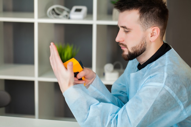 Czy usunięcie ósemki jest refundowane przez NFZ?