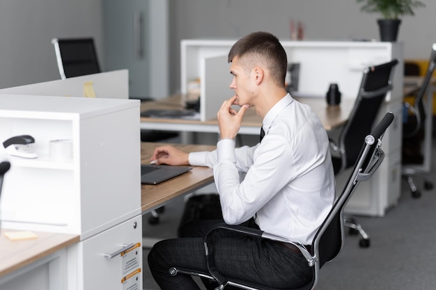 Dlaczego ergonomia jest ważna w środowisku pracy?