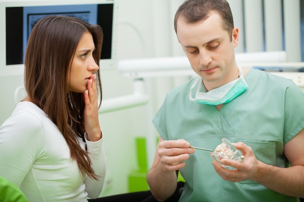 Jakie usługi stomatologiczne są refundowane przez NFZ?