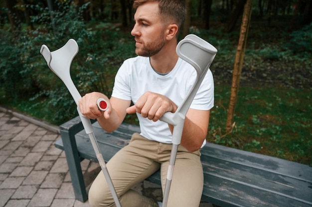 Skąd wziąć kule ortopedyczne po urazie?