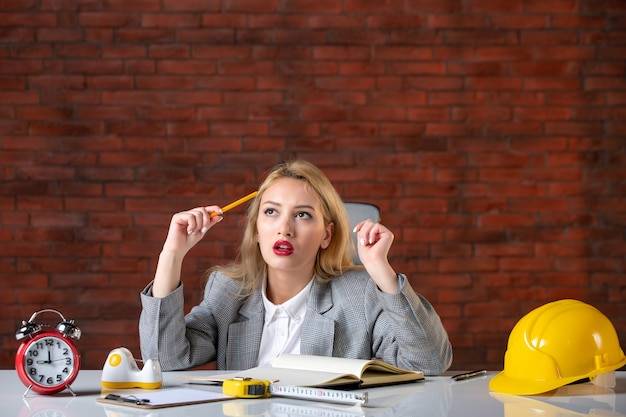 Na czym polega etyka zawodowa w codziennej pracy?